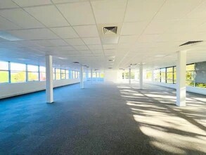 Office in Élancourt for lease Interior Photo- Image 2 of 12