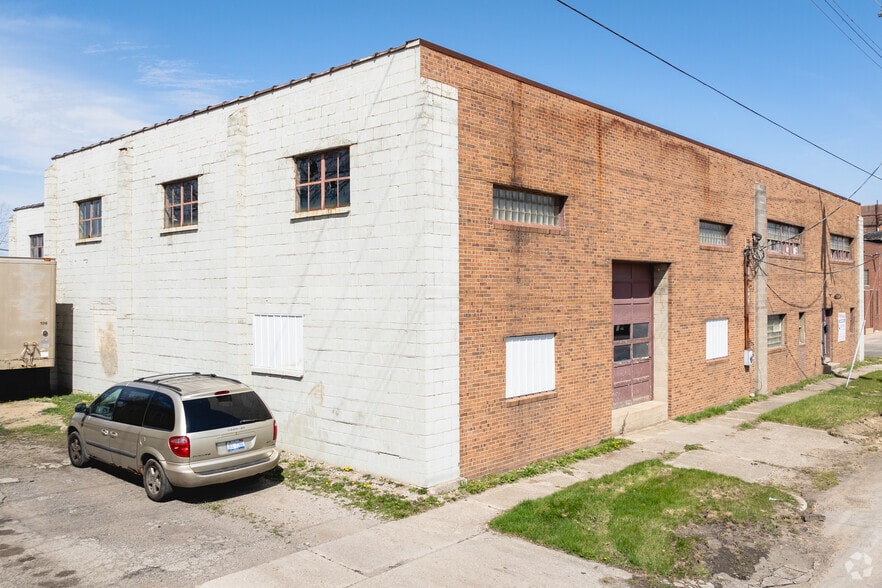 Church St and Dean St Properties portfolio of 3 properties for sale on LoopNet.ca - Primary Photo - Image 2 of 2