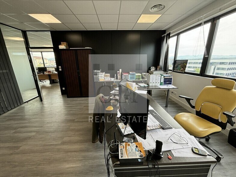 Office in Chasse-sur-Rhône for lease - Interior Photo - Image 3 of 10