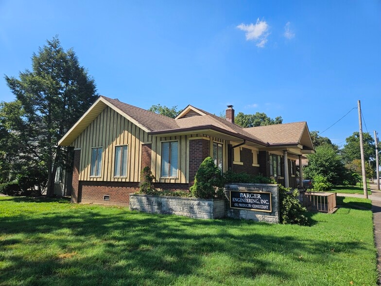 2116 Lincoln Ave, Evansville, IN for sale - Building Photo - Image 1 of 16
