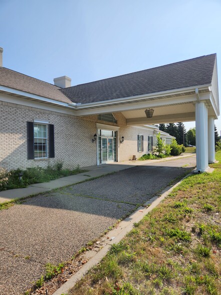 7300 42nd Ave N, New Hope, MN for sale - Building Photo - Image 3 of 15