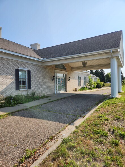 7300 42nd Ave N, New Hope, MN à vendre - Photo du bâtiment - Image 3 de 15