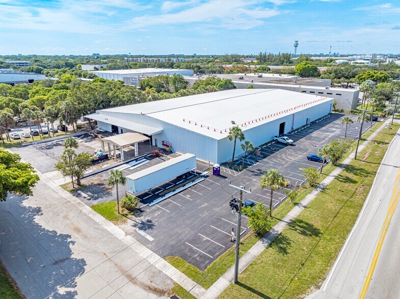 198 Lock Rd, Deerfield Beach, FL for lease - Building Photo - Image 3 of 40