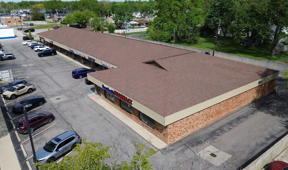560-650 W 14 Mile Rd, Clawson, MI à louer - Aérien - Image 2 de 6