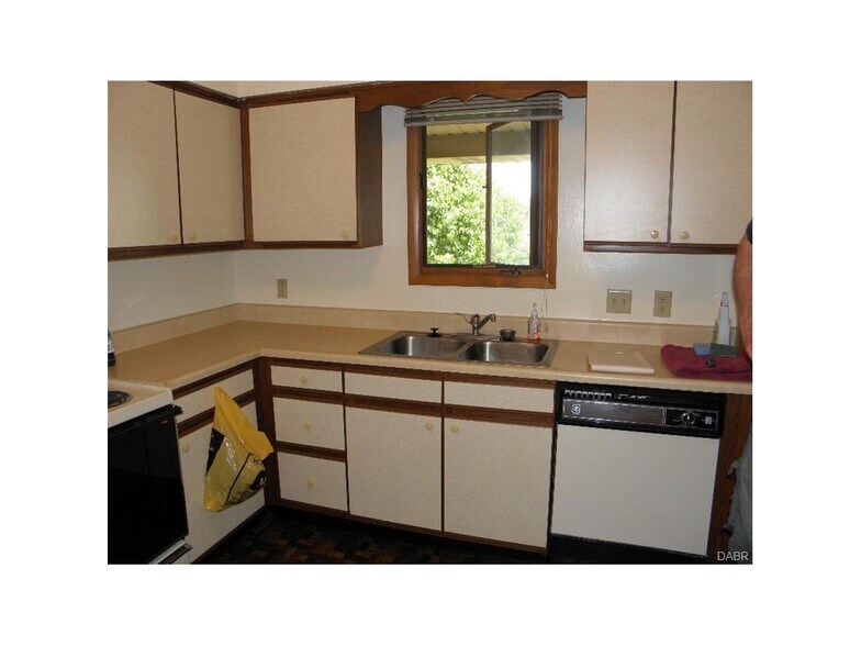 1308 Lyons Rd, Centerville, OH à vendre - Photo intérieure - Image 2 de 12