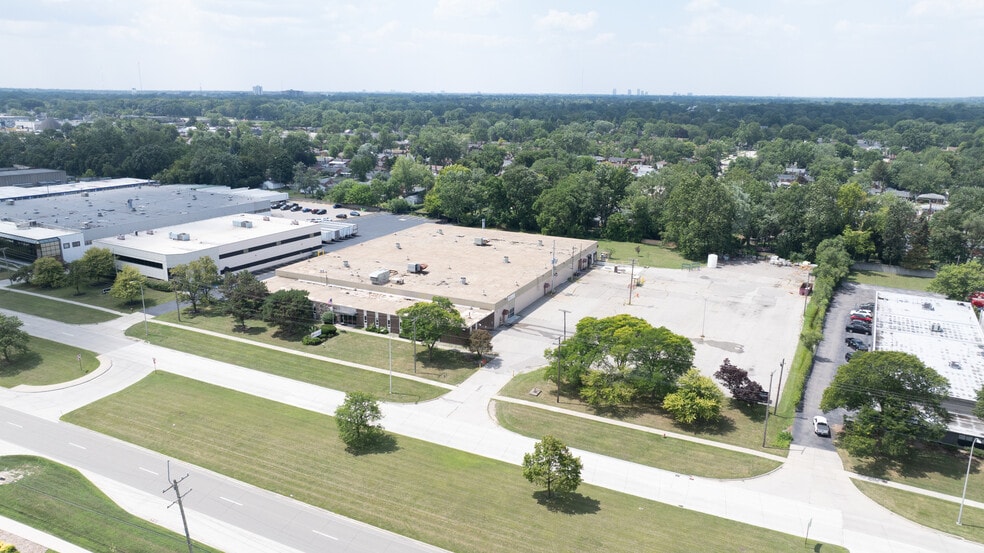 29555 Stephenson Hwy, Madison Heights, MI for sale - Building Photo - Image 1 of 4