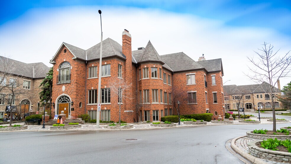 55-57 Village Centre Pl, Mississauga, ON for lease - Building Photo - Image 2 of 3