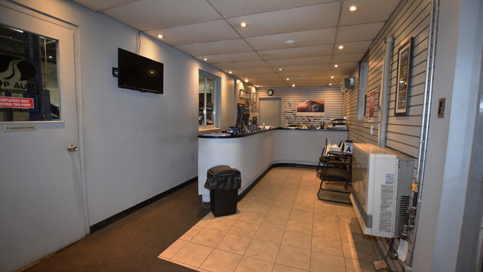 39 Cleopatra Dr, Nepean, ON for sale - Interior Photo - Image 3 of 22