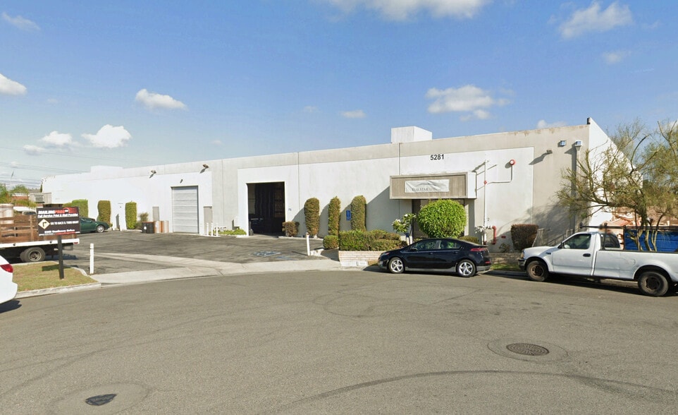 5261-5281 Business Dr, Huntington Beach, CA for lease - Building Photo - Image 1 of 1
