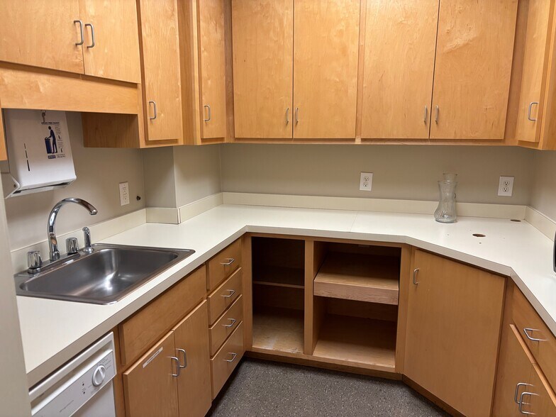 1020 Jefferson Hwy, Staunton, VA à louer - Photo du bâtiment - Image 2 de 7