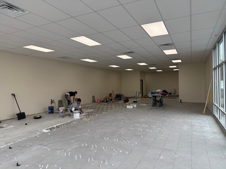 900 Eisenhower Blvd, Harrisburg, PA à louer - Photo du bâtiment - Image 2 de 2