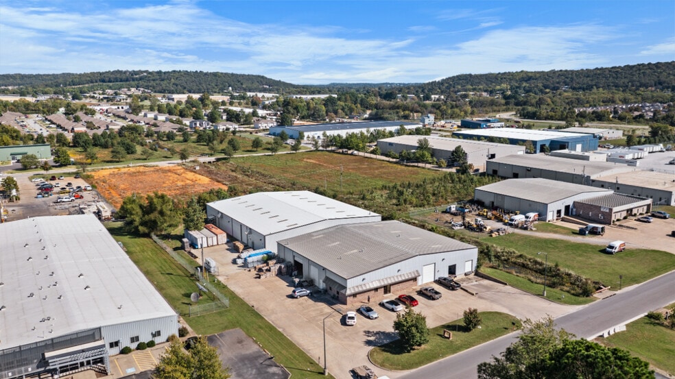 2078 Ford Ave, Springdale, AR for lease - Building Photo - Image 1 of 22