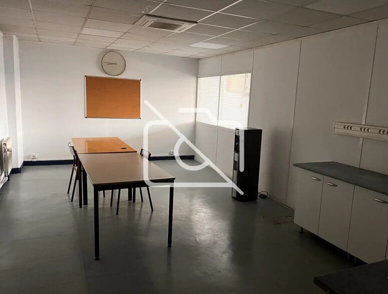 Industriel dans Antony à louer - Photo intérieure - Image 2 de 3