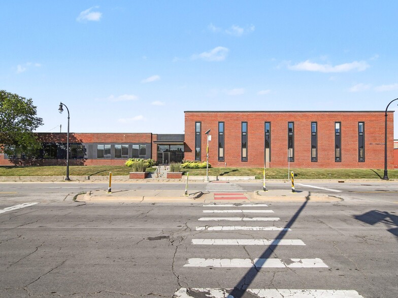 2355 W Stadium Blvd, Ann Arbor, MI à vendre - Photo du bâtiment - Image 2 de 5