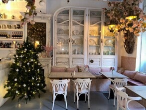 Retail in Barcelona, Barcelona for lease Interior Photo- Image 2 of 16