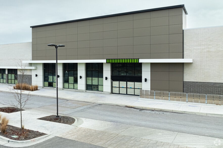 5601 W 135th St, Overland Park, KS for lease - Building Photo - Image 3 of 5