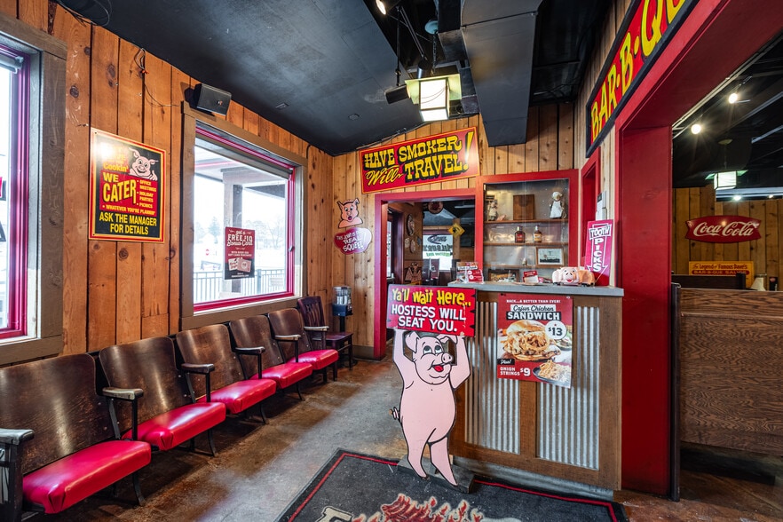 3055 State Road 16, La Crosse, WI for sale - Interior Photo - Image 3 of 19