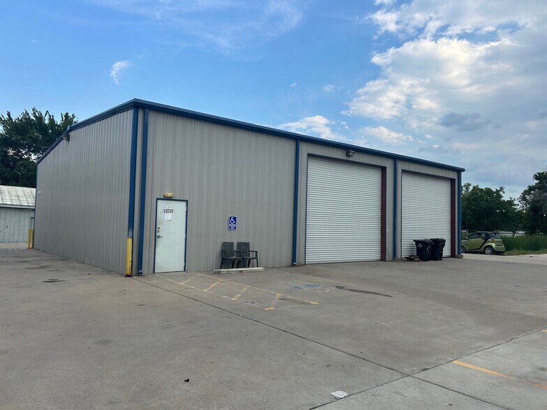 12017 Carlsbad St, Houston, TX à louer - Photo du bâtiment - Image 2 de 9