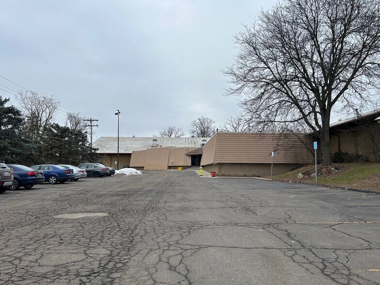 22777 Farmington Rd, Farmington, MI à vendre - Photo du bâtiment - Image 1 de 8