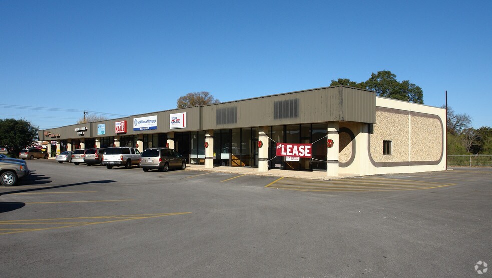 2431-2449 N Main St, Belton, TX à louer - Photo du bâtiment - Image 2 de 3