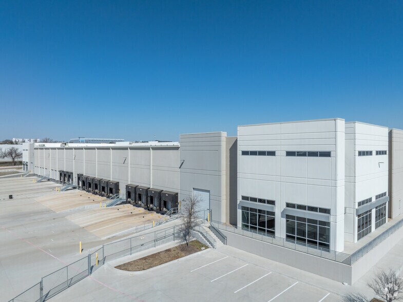 2401 Ferguson Ln, Austin, TX à louer - Photo du bâtiment - Image 2 de 5