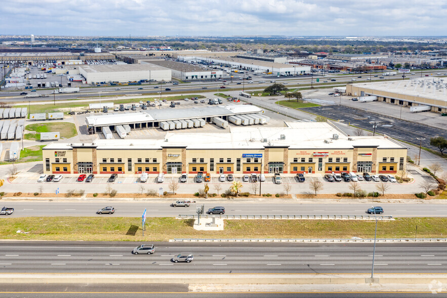 4400-4420 N Interstate 35, San Antonio, TX for lease - Building Photo - Image 3 of 6