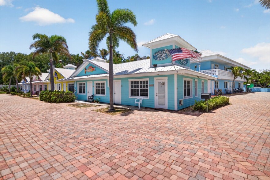 2100 NE Indian River Dr, Jensen Beach, FL for sale - Building Photo - Image 3 of 12