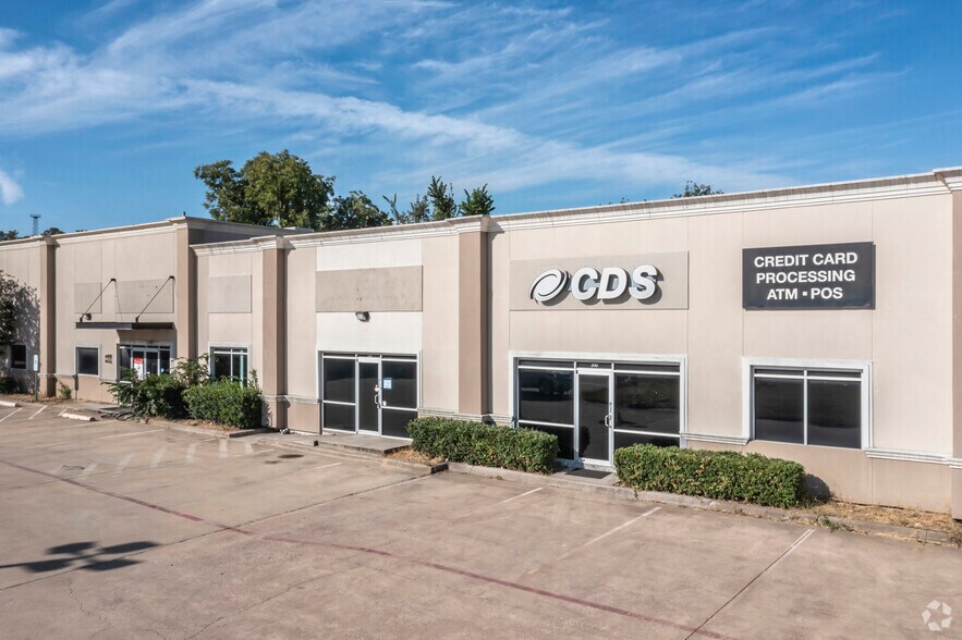 1878 Royal Ln, Dallas, TX à vendre - Photo du bâtiment - Image 3 de 7