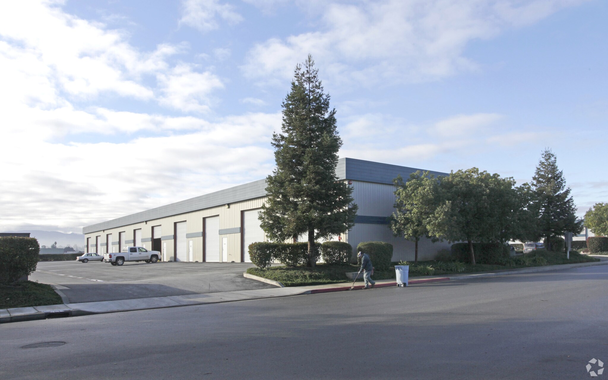 300 Park Center Dr, Hollister, CA for lease Primary Photo- Image 1 of 4