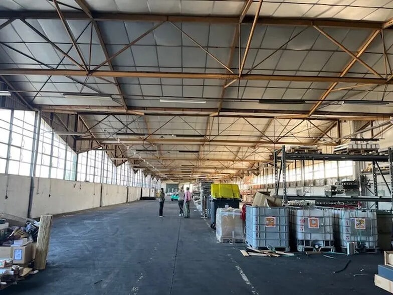 Retail in Portet-sur-Garonne for lease - Interior Photo - Image 3 of 4