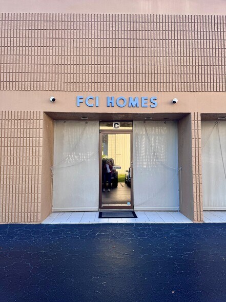 4584 Mercantile Ave, Naples, FL à vendre - Photo du bâtiment - Image 3 de 11