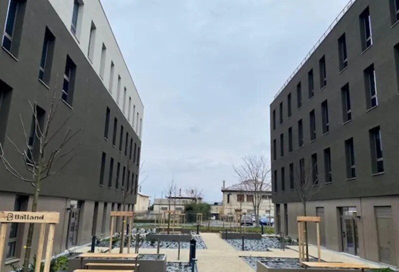 22 Avenue Jean Jaurès, Décines-Charpieu à vendre - Photo du bâtiment - Image 3 de 10