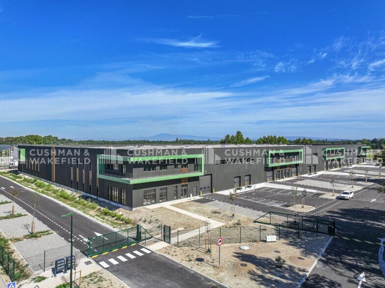 Flex in Graveson for lease - Building Photo - Image 2 of 21