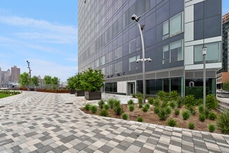 10, 20, 30 Halletts Pt, Astoria, NY for lease Interior Photo- Image 1 of 3