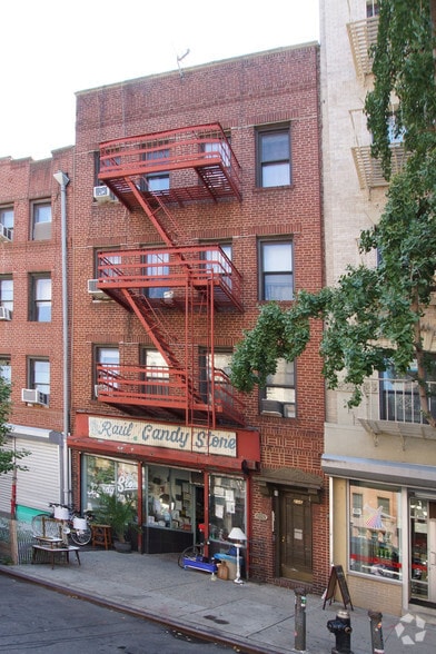 205 Avenue B, New York, NY for lease - Building Photo - Image 2 of 2