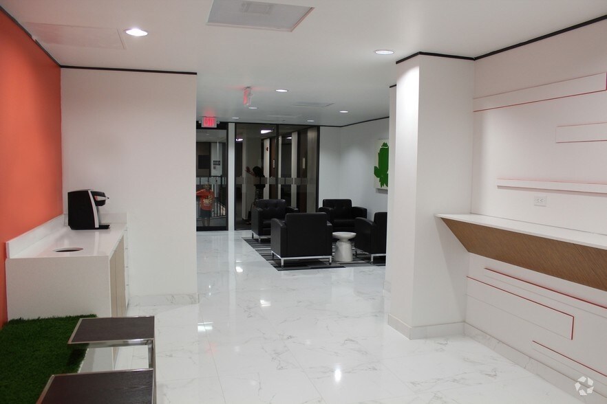 507 N Sam Houston Pky E, Houston, TX à louer - Photo intérieure - Image 2 de 61