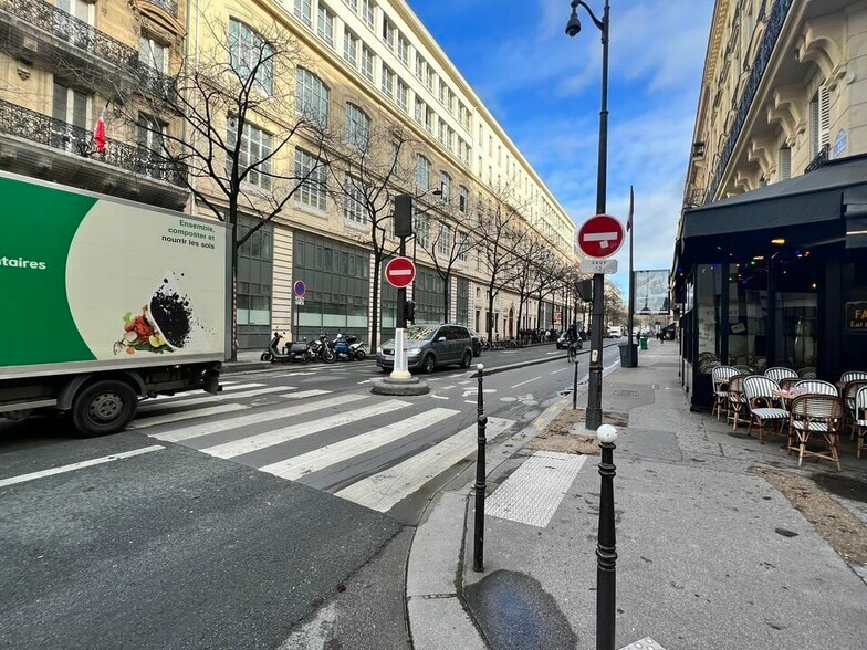 Retail in Paris for sale - Building Photo - Image 1 of 5