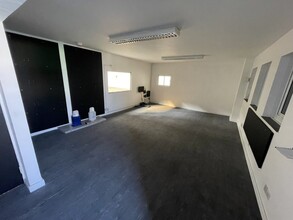 Clivemont Rd, Maidenhead for lease Interior Photo- Image 2 of 6