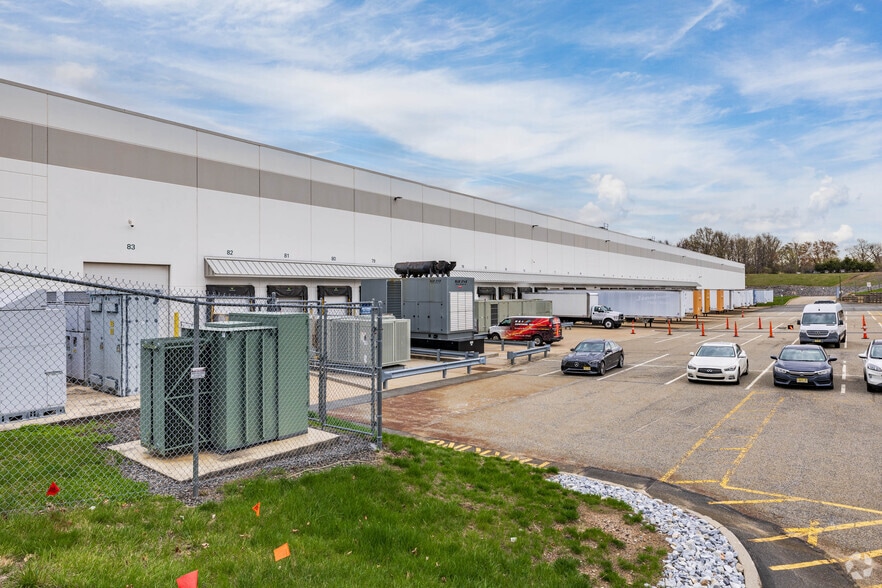 201 Mac Ln, Keasbey, NJ for lease - Building Photo - Image 2 of 4