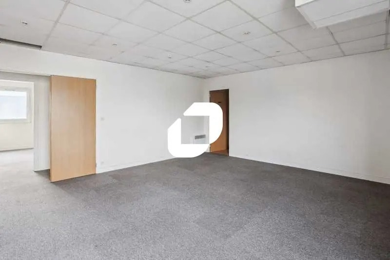 Office in Villabé for lease - Interior Photo - Image 3 of 12