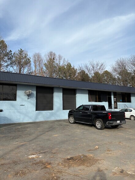 5926-5940 N Tryon St, Charlotte, NC à louer - Photo du bâtiment - Image 2 de 10