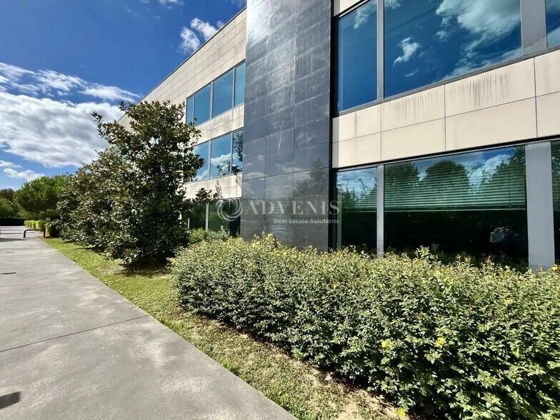 Office in Lieusaint for lease - Building Photo - Image 2 of 9