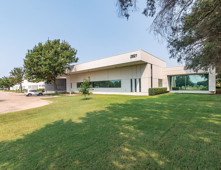 2821 Telecom Pky, Richardson, TX for lease - Primary Photo - Image 2 of 3