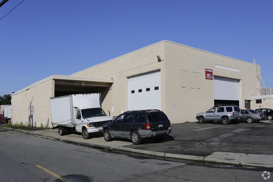 233 Lodi St, Hackensack, NJ à louer - Photo du bâtiment - Image 3 de 6