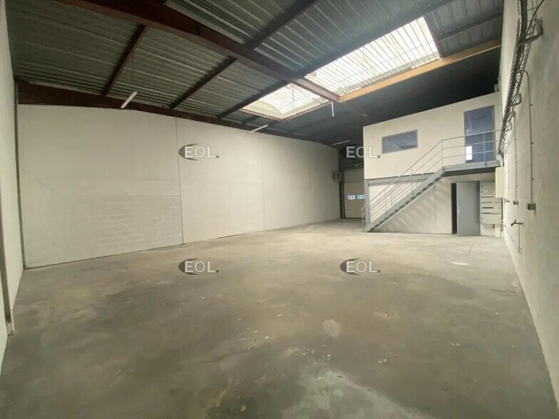 Industrial in Lisses for lease - Interior Photo - Image 2 of 4