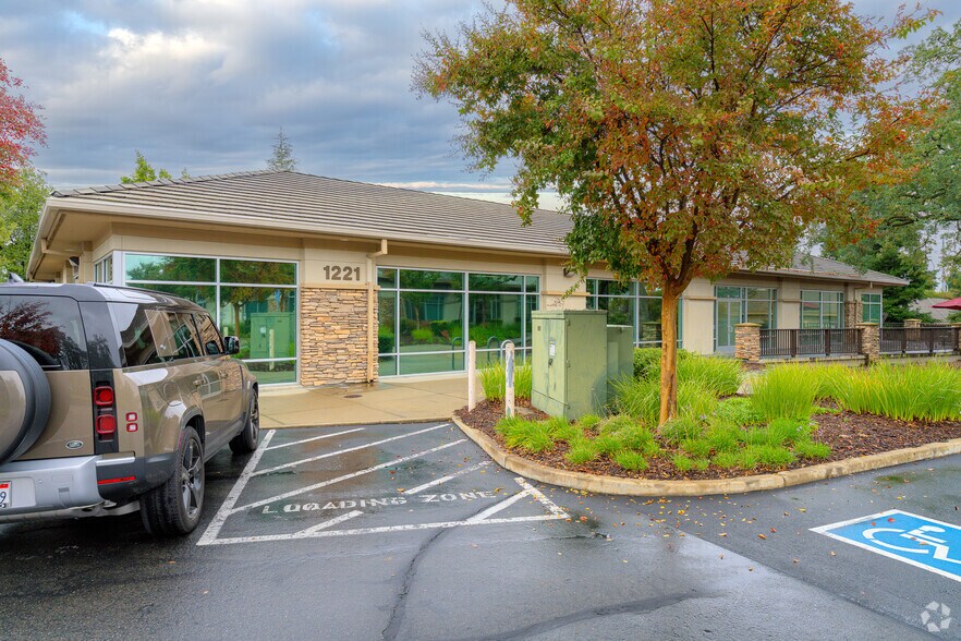 1209 Pleasant Grove Blvd, Roseville, CA à vendre - Photo du bâtiment - Image 2 de 3