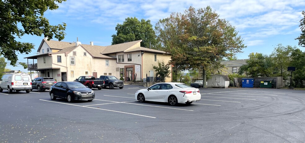 808 Bethlehem Pike, Colmar, PA for lease - Building Photo - Image 2 of 16