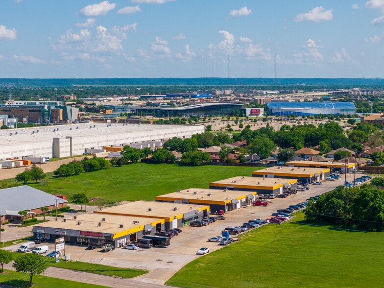 2125 W Pioneer Pky, Grand Prairie, TX for lease - Building Photo - Image 3 of 6