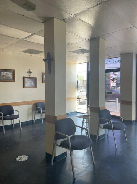 1327-1329 SW Military Dr, San Antonio, TX à louer - Photo du bâtiment - Image 3 de 17