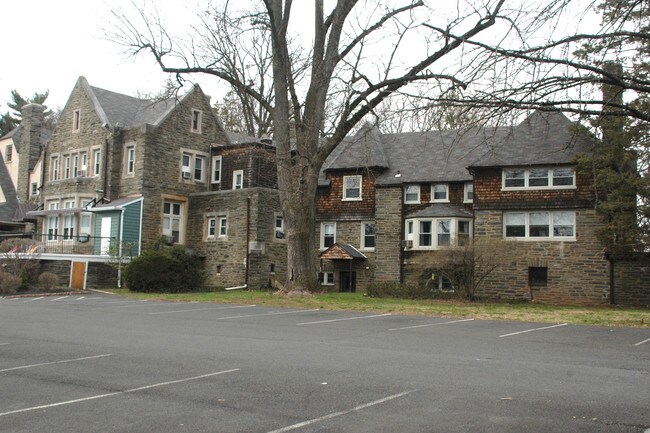 Plus de détails pour 200 Camp Hill Rd, Fort Washington, PA - Spécialité à vendre